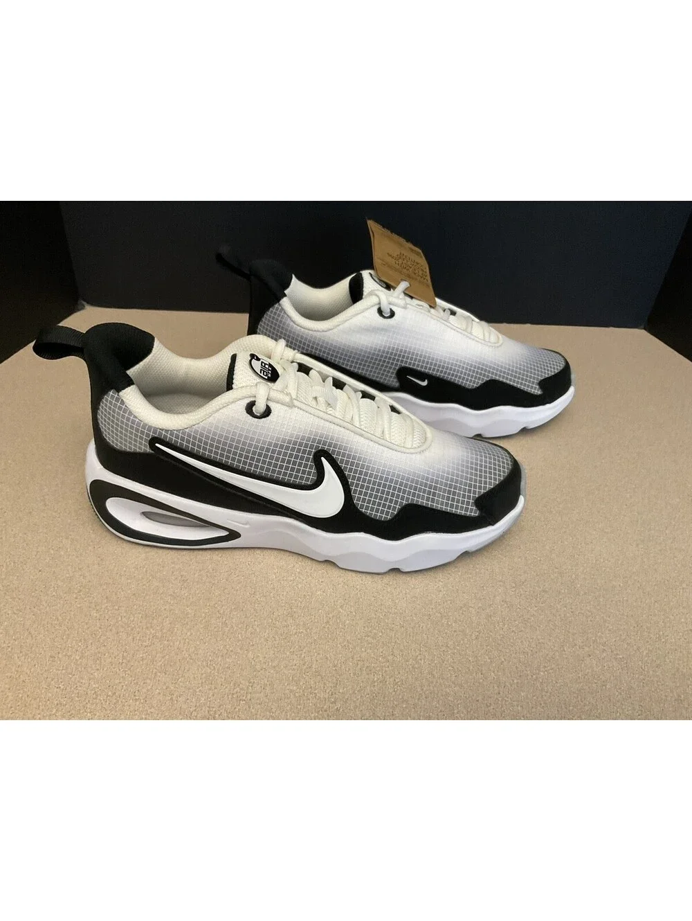 New! Youth’s Boys Nike Air Max Nova GS Athletic Shoes. Size 6Y. Awesome Shoes!